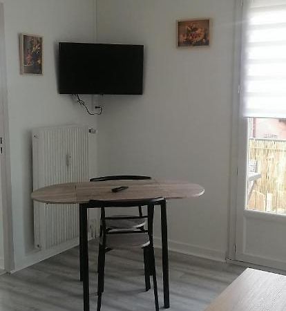 Appartement Avec Balcon Et Parking Prive Roanne Exterior photo